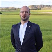 Titulado en doble grado en Historia y Ciencia Política. Máster en profesorado para educación secundaria y bachillerato.